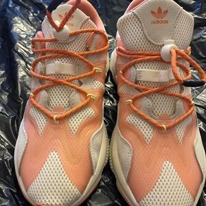 Adidas Oswego size 9 Women’s multicolored.